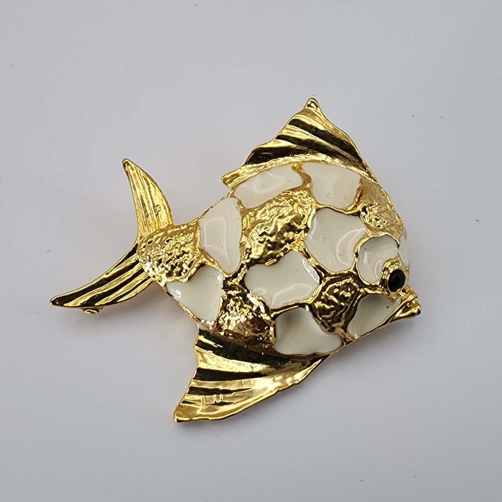 Vintage Angel Fish Gold Tone Cream Embossed Enamel Reef Tropical Vacation Brooch - Picture 10 of 10